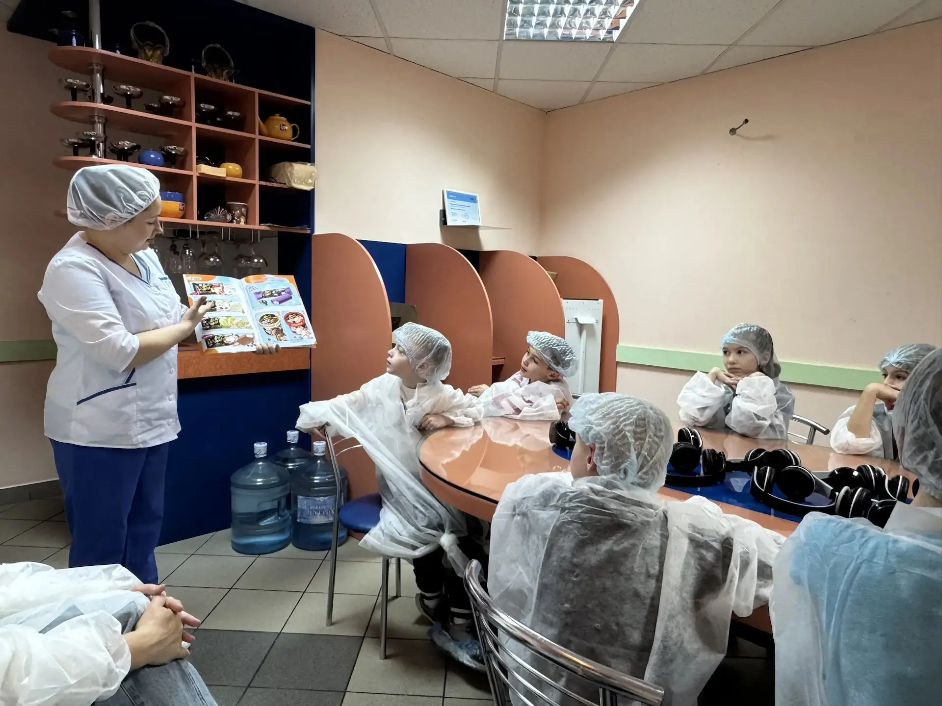 🍦 #ДобраяСуббота Сладкое путешествие 1 «Б» класса!  Ученики 1 «Б» класса вместе с классным руководит