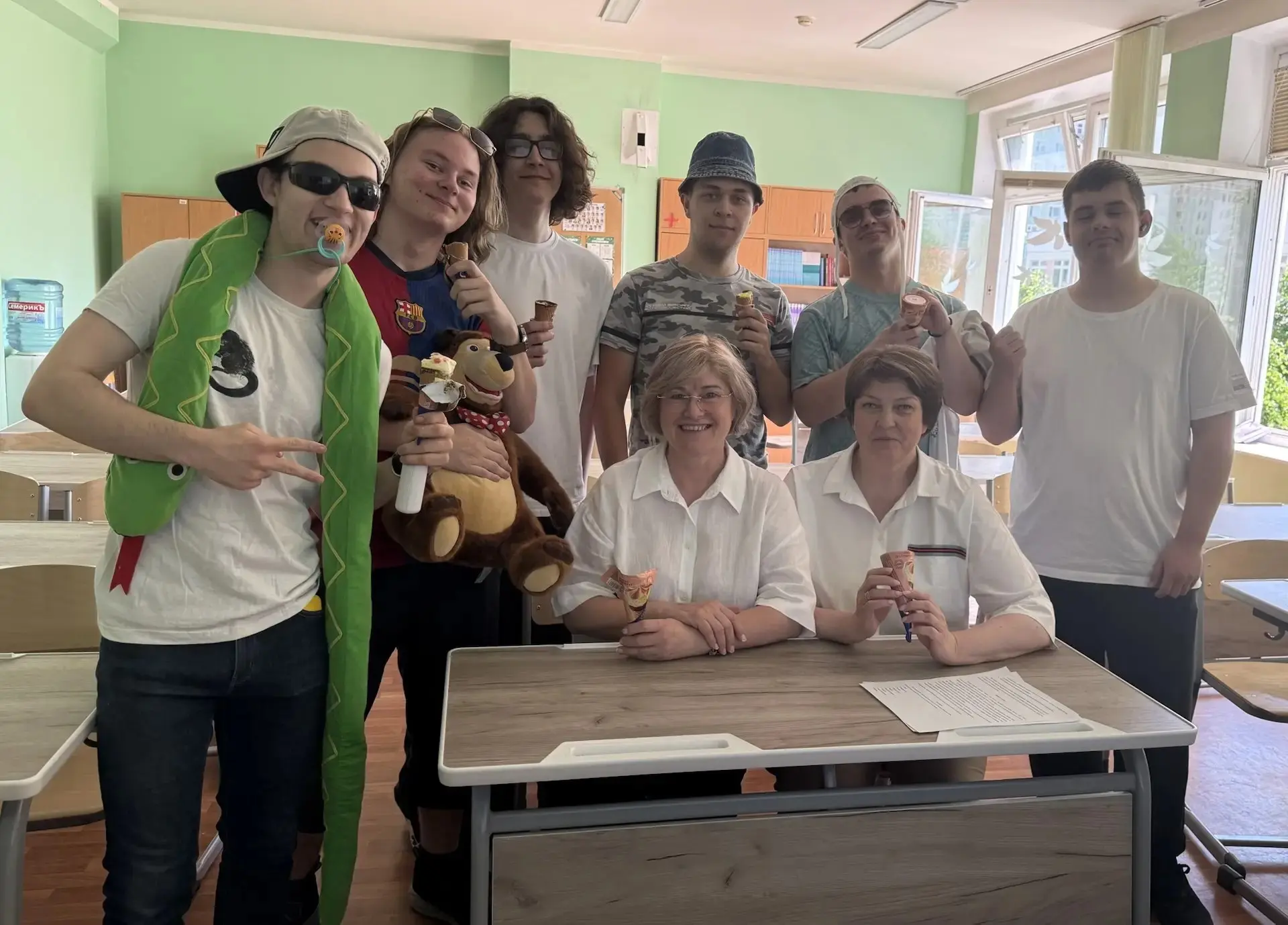 🌟 День, когда детство вернулось  22 мая выпускники 11 «З» и 11 «И» школьного отделения «Олимп» на од