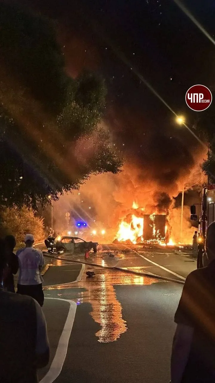 😱Жуткая авария с BMW и фурой на Калужском шоссе рядом с Москвой

На Калужском шоссе в районе села В