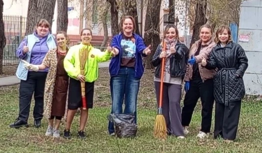 🌞 Наш субботник прошёл просто супер! 💚 Педагоги выкладывались на максимум, и теперь т...