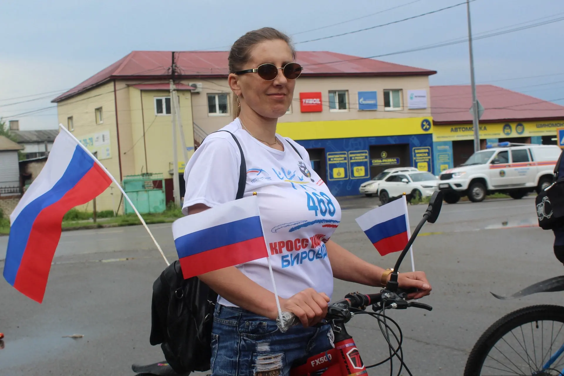 В Биробиджане сотрудники Госавтоинспекции обеспечили безопасность дорожного движения во время велопр