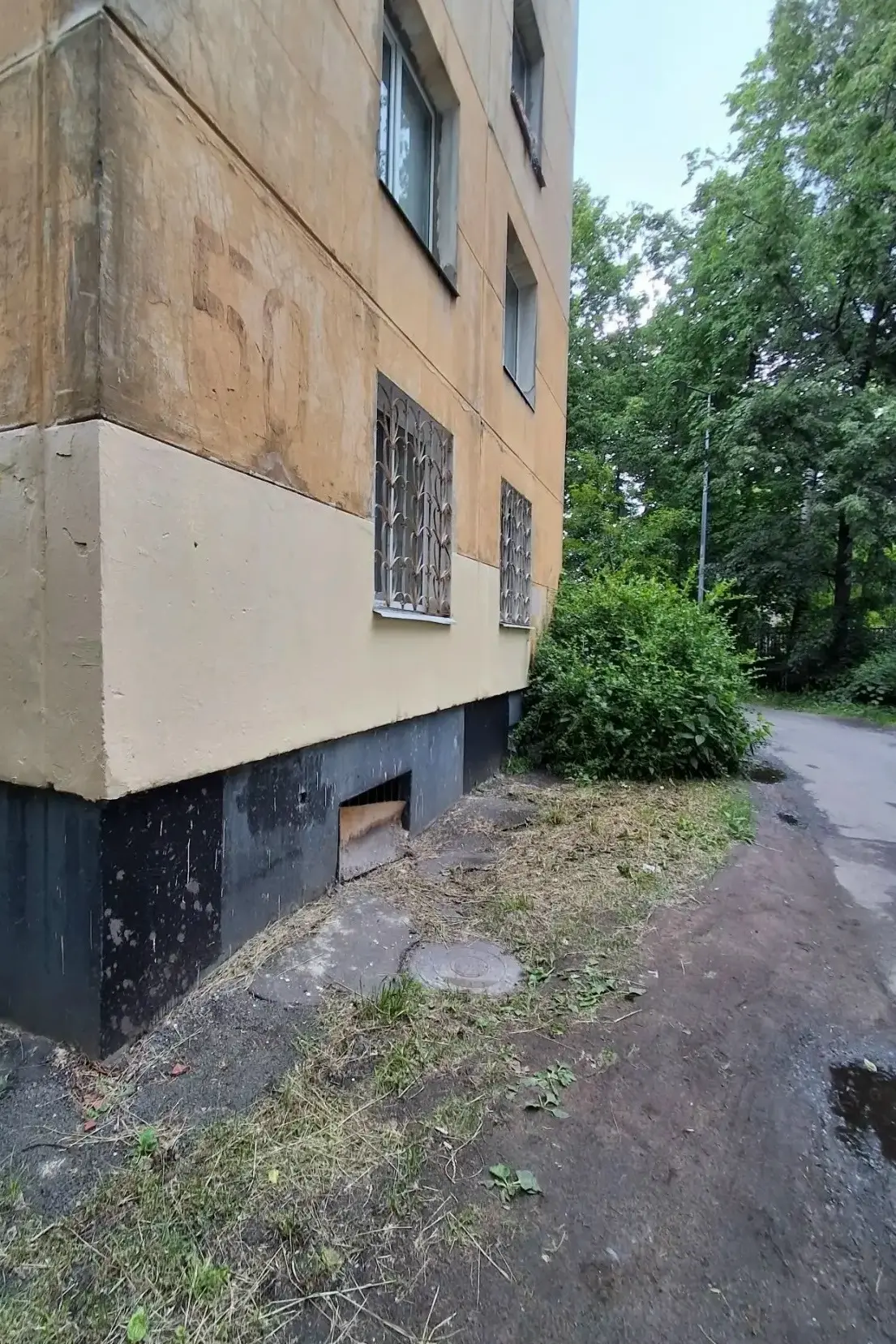 #качество_коммунальных_услуг

🏢 бульвар Новаторов д. 50 

🛠Закрашивание несанкционированных надпис