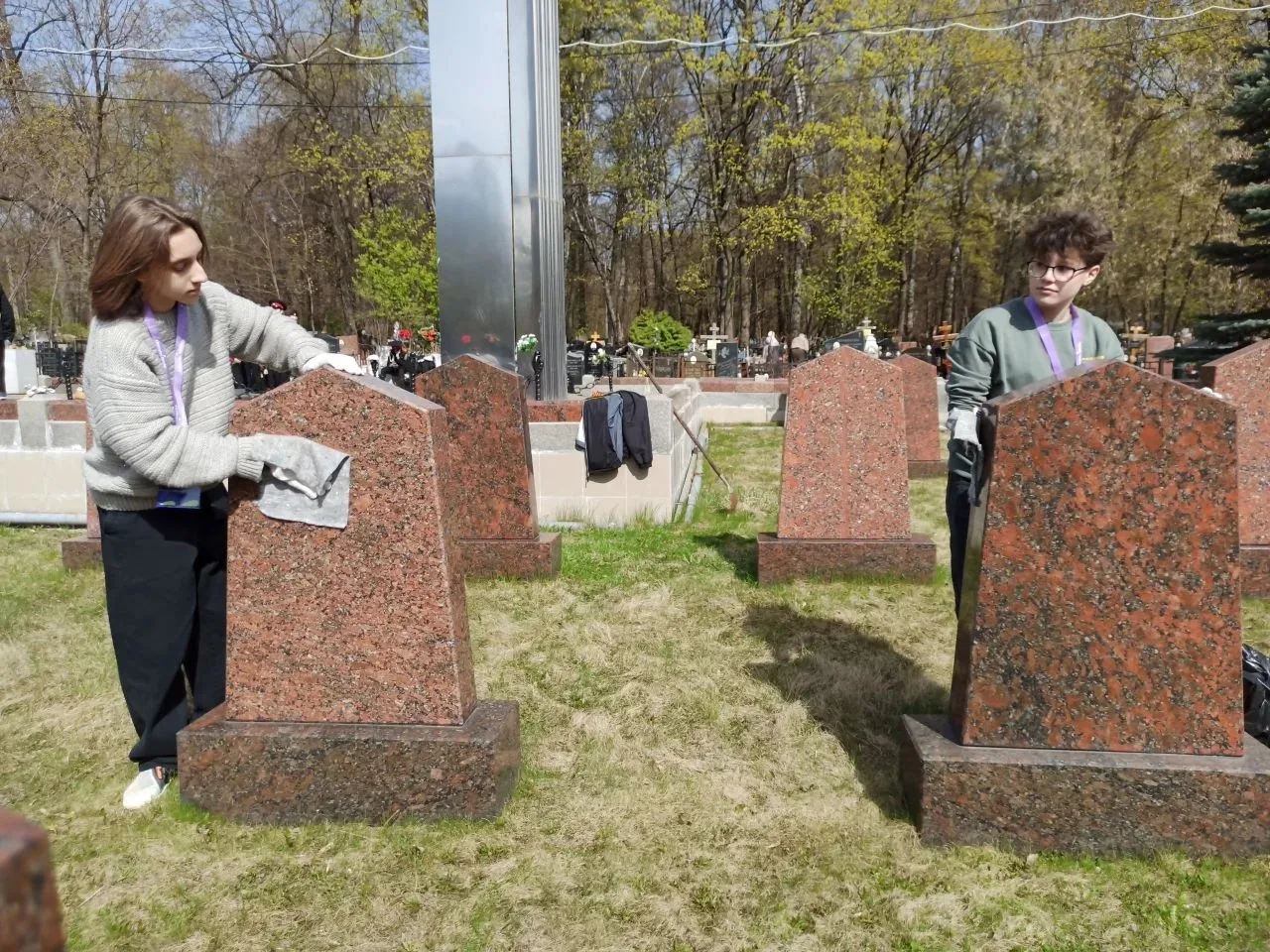 🕯️🇷🇺 Память, которую мы храним  22 апреля на Преображенском кладбище прошла общегородская мемориальн