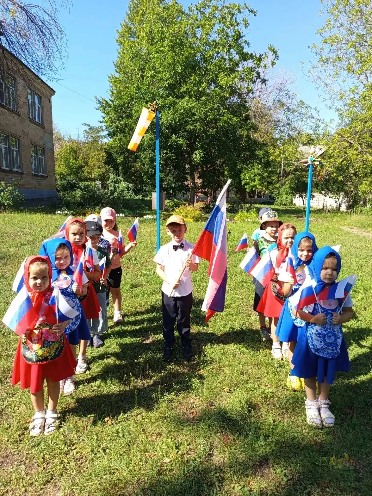 "Разноцветный флаг России –