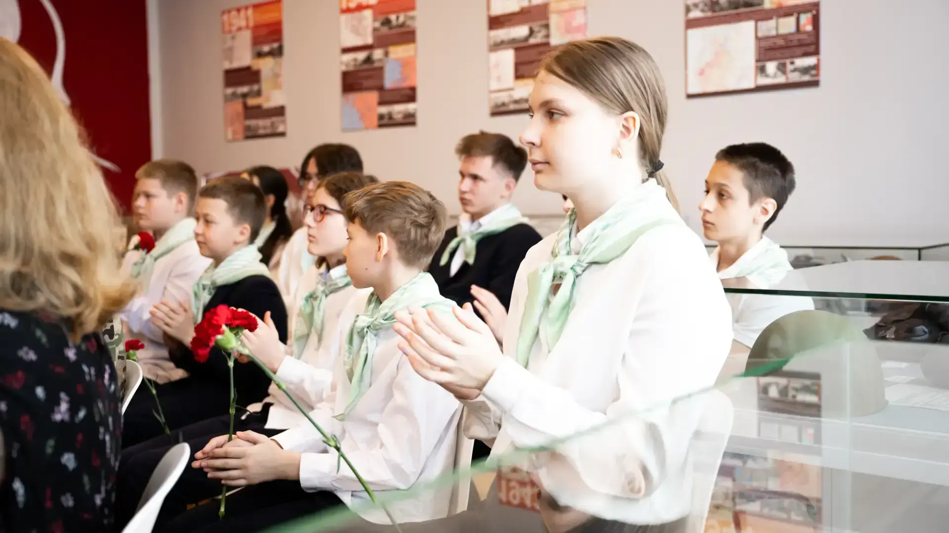 «Парту Героя» открыли в Лингвистической школе Люберец  ⭐ В Лингвистической школе открыли «Парту Геро