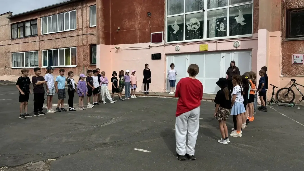 27 мая 2026 года утром в школьном лагере состоялась долгожданная первая утренняя зарядк...