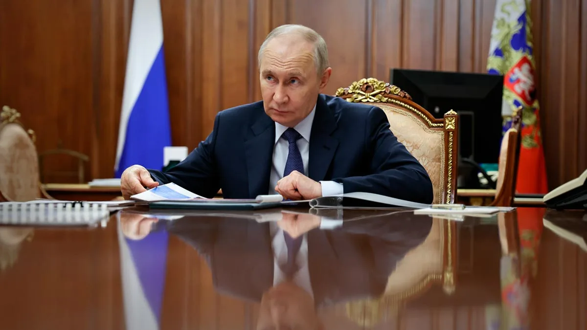 Президент РФ Владимир Путин призвал россиян обязательно проголосовать на  выборах и отм...