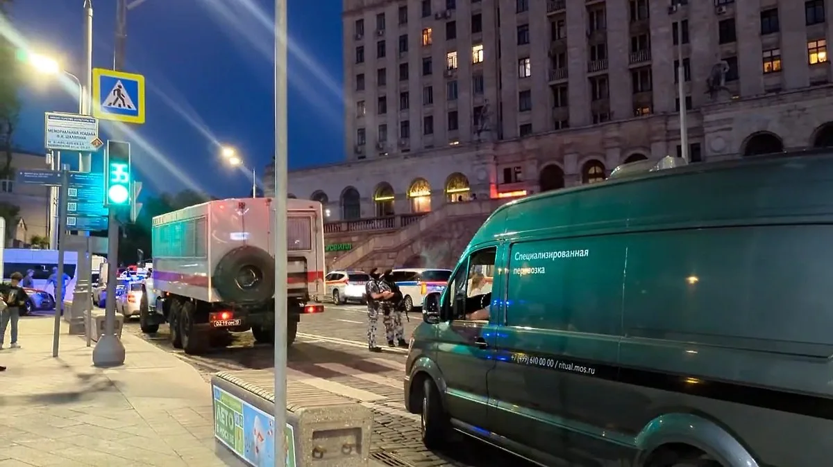 Три человека погибли и 21 пострадал в результате взрыва бомбы в центре Москвы