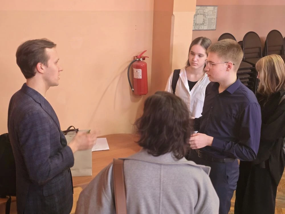 🎯 17 апреля для учеников 10Т и 10Э классов прошла профориентационная встреча с представителями СПбГУ