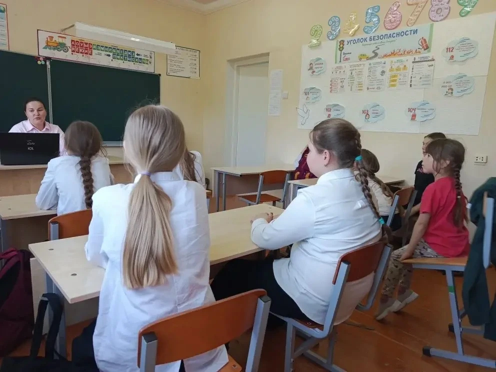 Беседа с учащимися 2-5 классов о персональных данных.
В начале встречи ребятам объяснили, что такое 