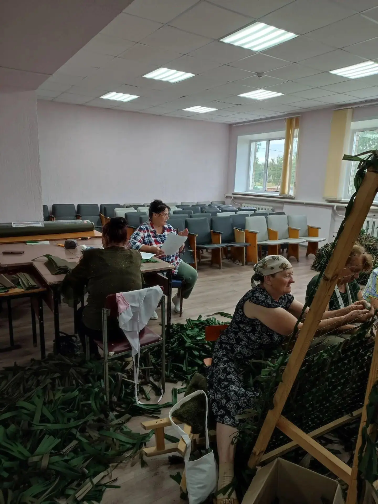«Символ мужества в узлах надежды»: как волонтеры села Приобское изучали историю флага в...
