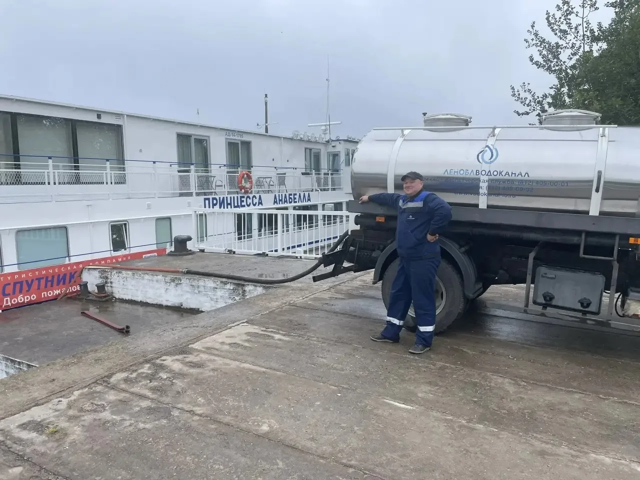 Леноблводоканал обеспечил водой теплоход с пассажирами, застрявший на Ладоге из-за шторма

Работа пр