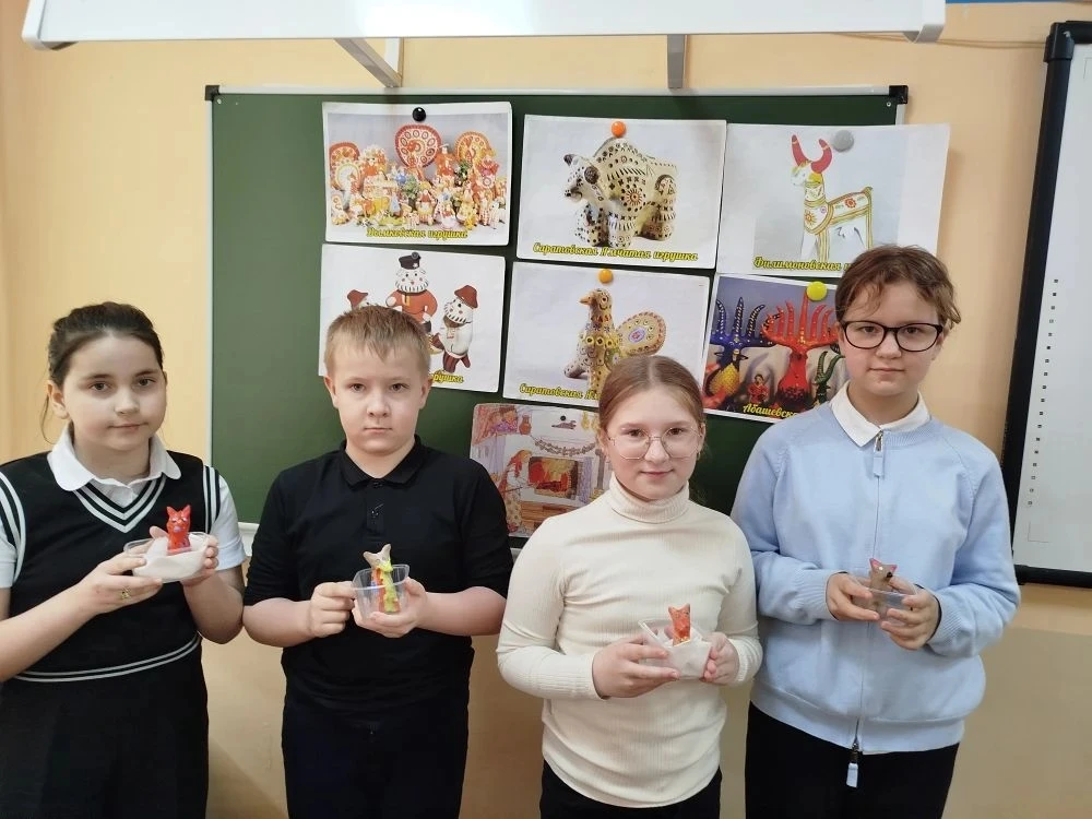МАСТЕР-КЛАСС «САРАТОВСКАЯ ИГРУШКА»  Для учащихся 3Г класса был проведён мастер класс по лепке и деко