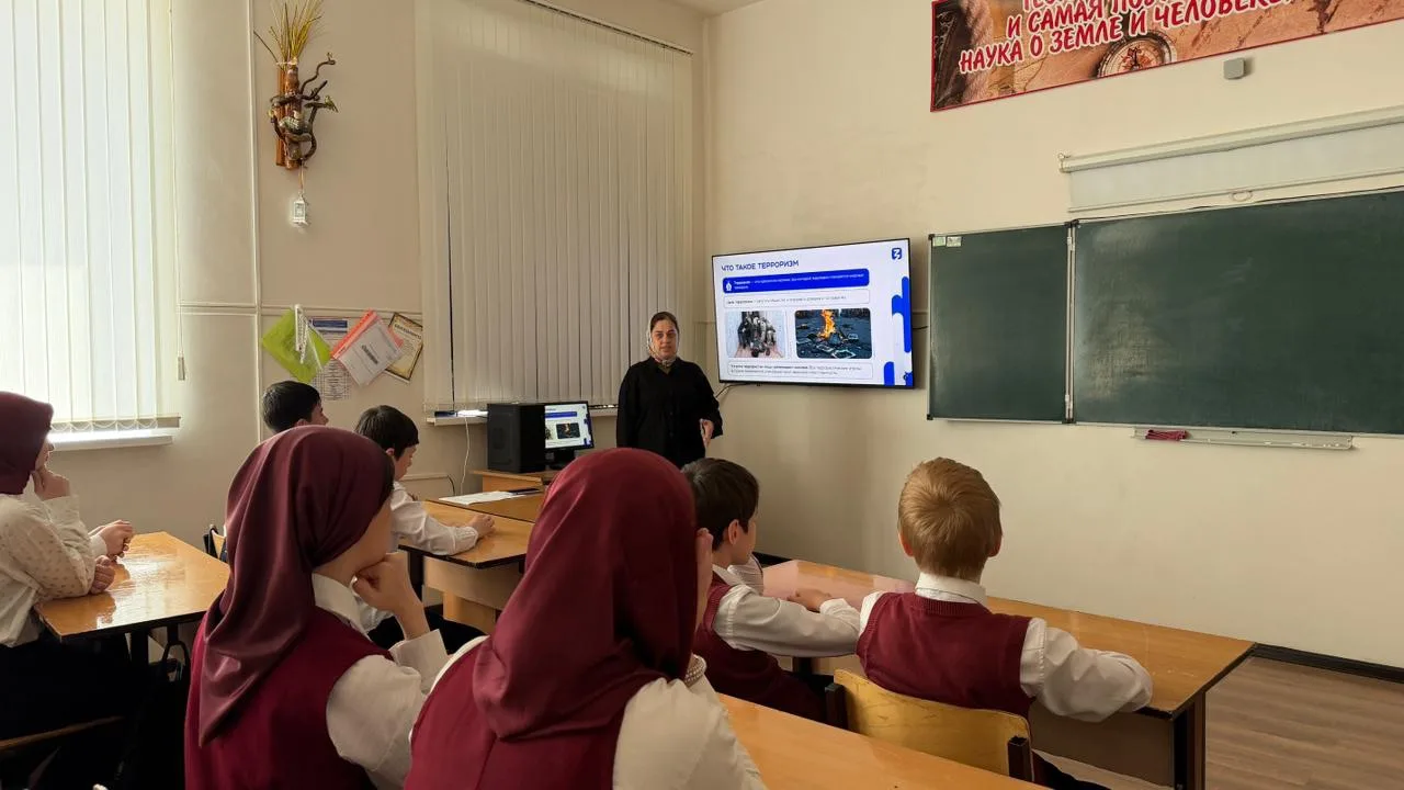 В "МБОУ СОШ №4 с.Алхан-Юрт" регулярно проводятся мероприятия, направленные на формирование у учащихс