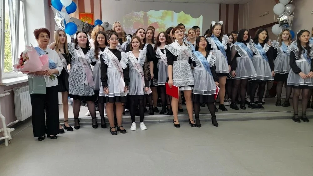 27 мая в 49-й школе прозвенел последний звонок для наших девятиклассников! 🔔✨