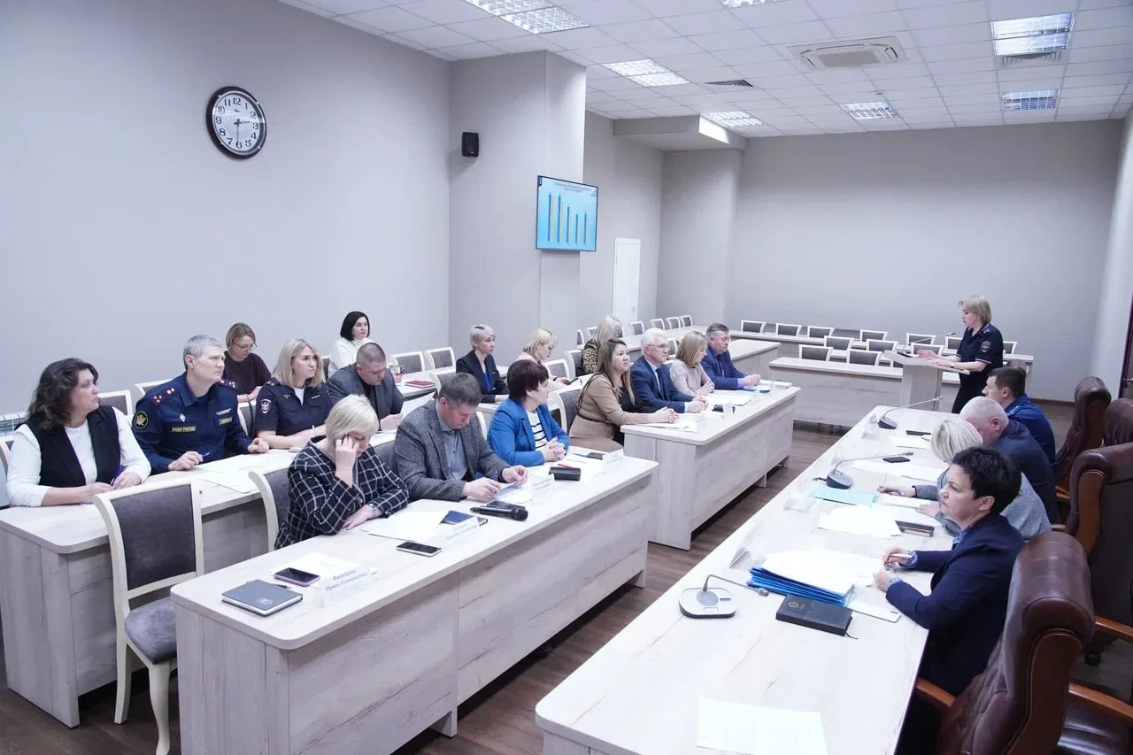 На заседании Комиссии по делам несовершеннолетних и защите их прав обсудили меры по предупреждению п