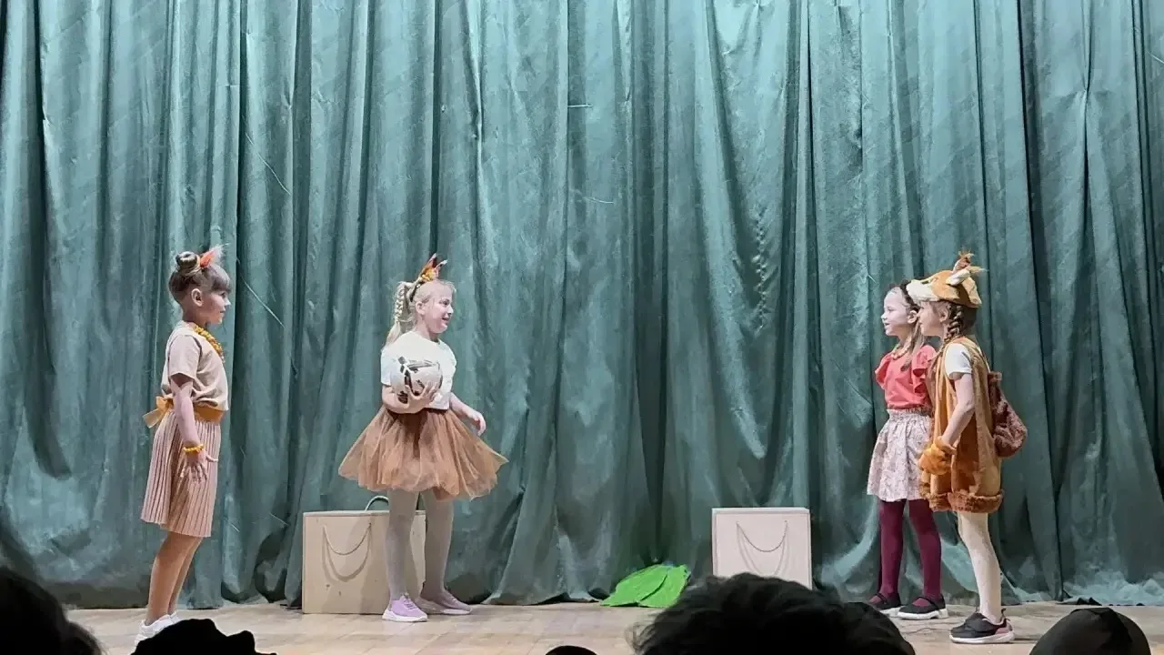 🎭 Браво, первоклассники! Успешная премьера театральной студии «11:30, или Полдвенадцатого»!  👏🎉Поздр
