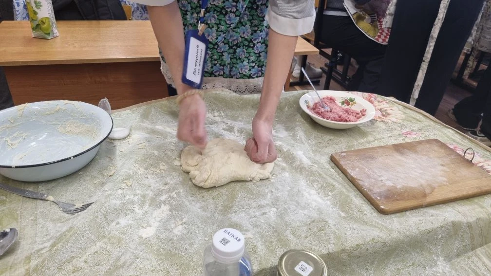 🥟  Пока мальчики осваивают столярное дело, в соседнем кабинете технологии творится самое настоящее к
