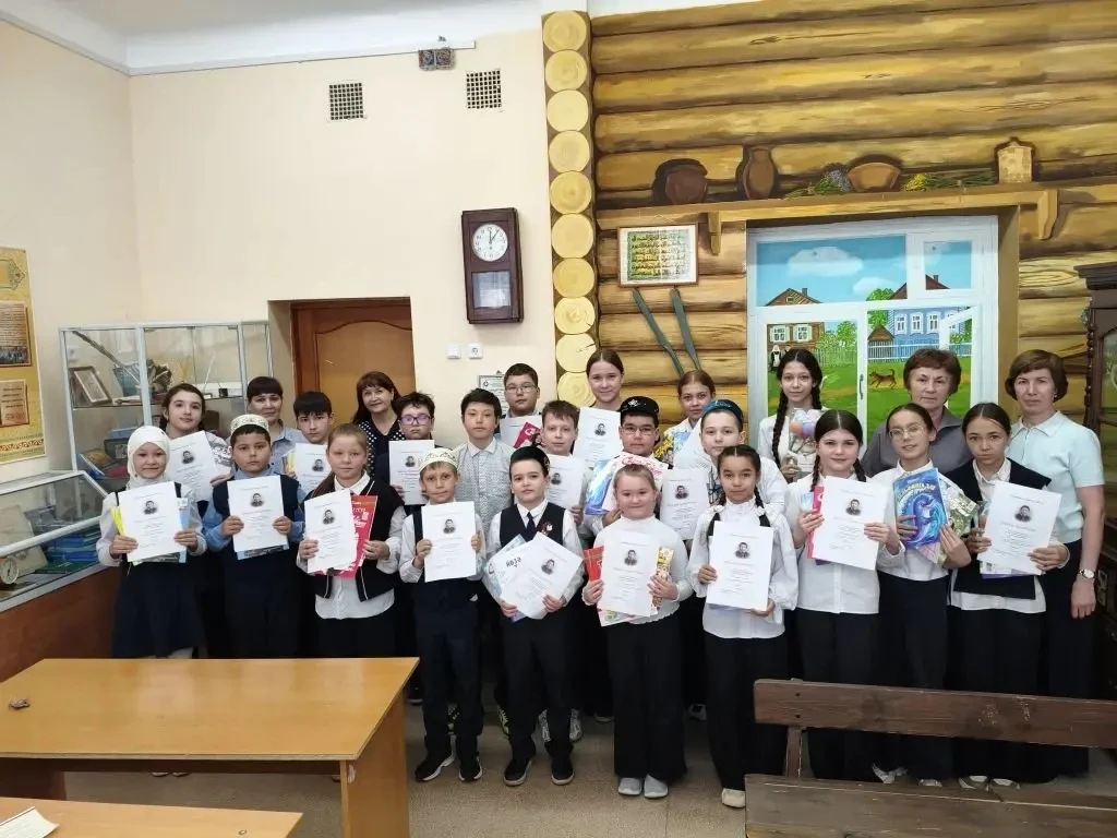 Хәерле көн, друзья! ✨  Сегодня в нашей гимназии царила особая атмосфера — атмосфера слова, ритма и г