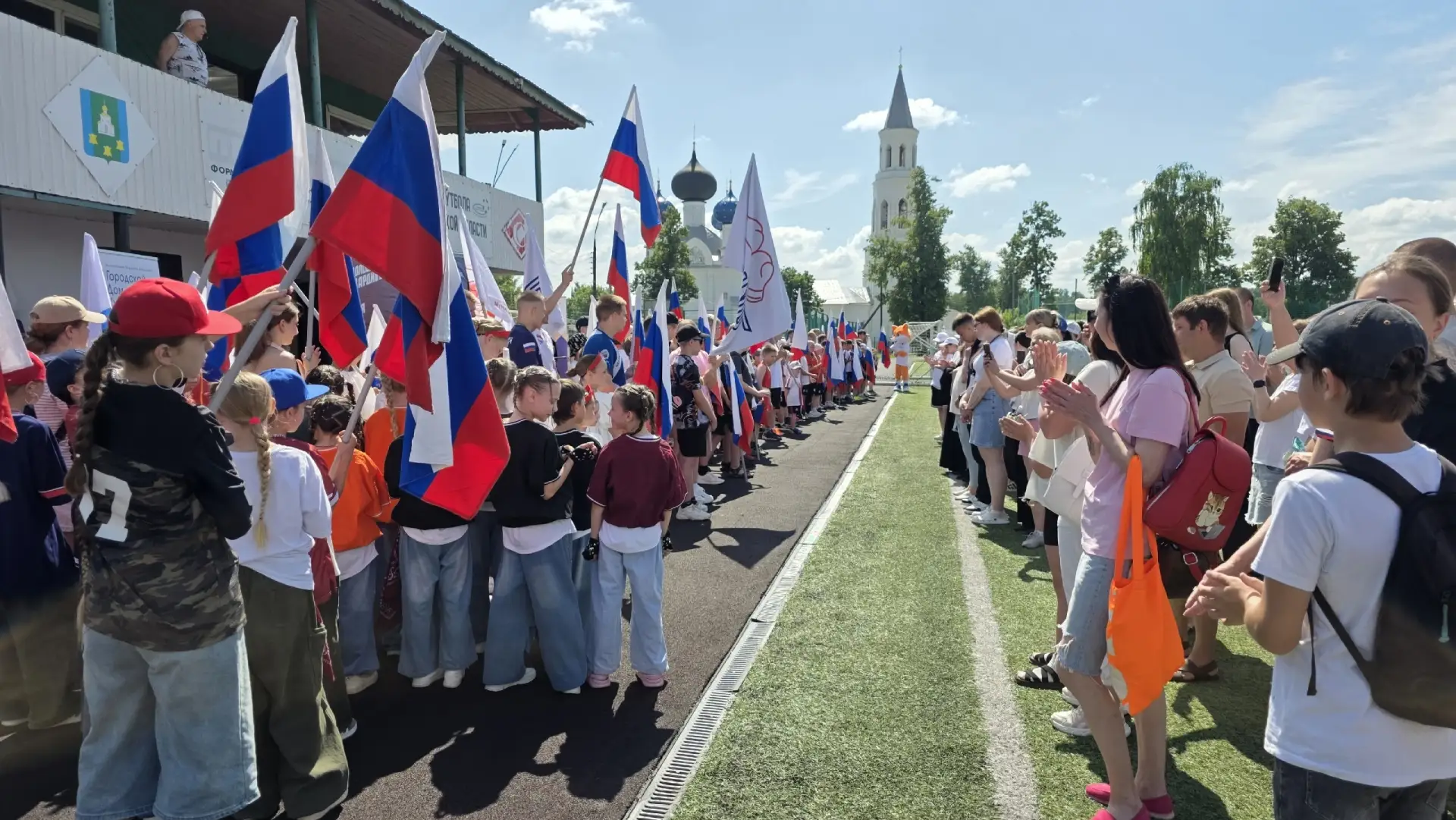 В День России Богородск ворвался бодро!
Начались праздничные мероприятия с общегородской зарядки на 