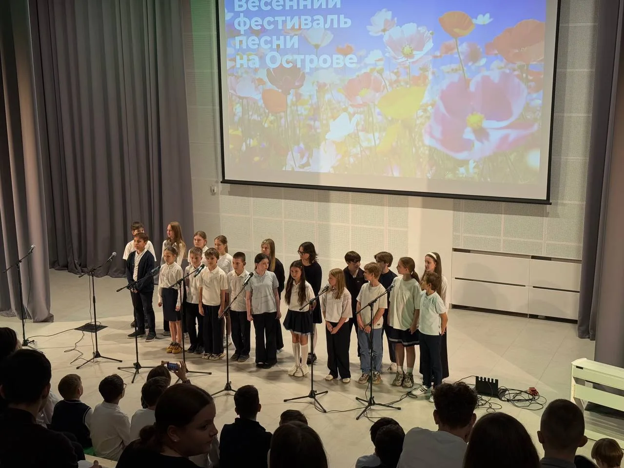 Фестиваль песни на Острове 🎶 

🎵 Яркое завершение учебного года в здании школы на Острове прошло в