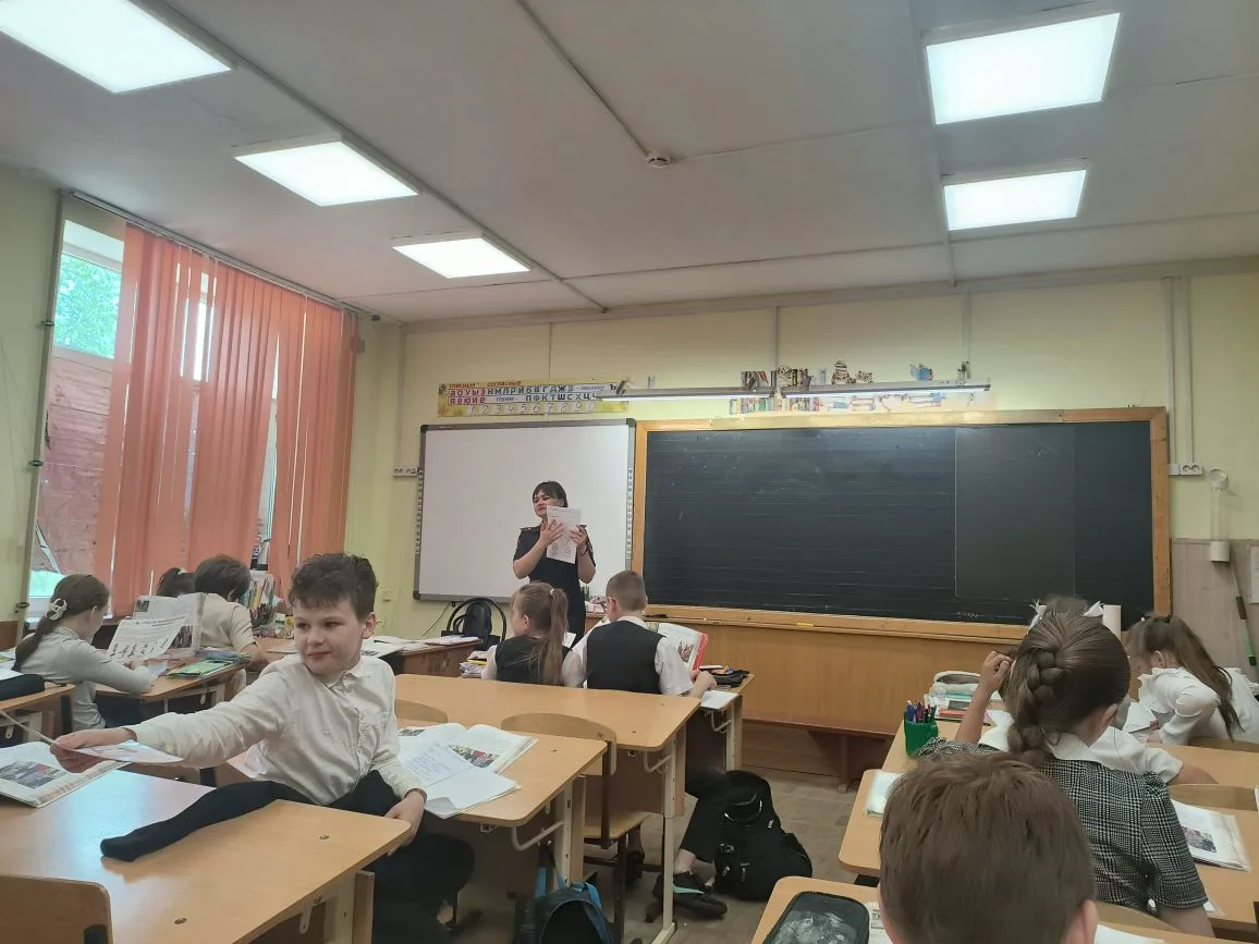 19.02.2026г.  Нашу школу посетил сотрудник ГИБДД Бедрова Диана Владимировна. Она провела беседу с уч