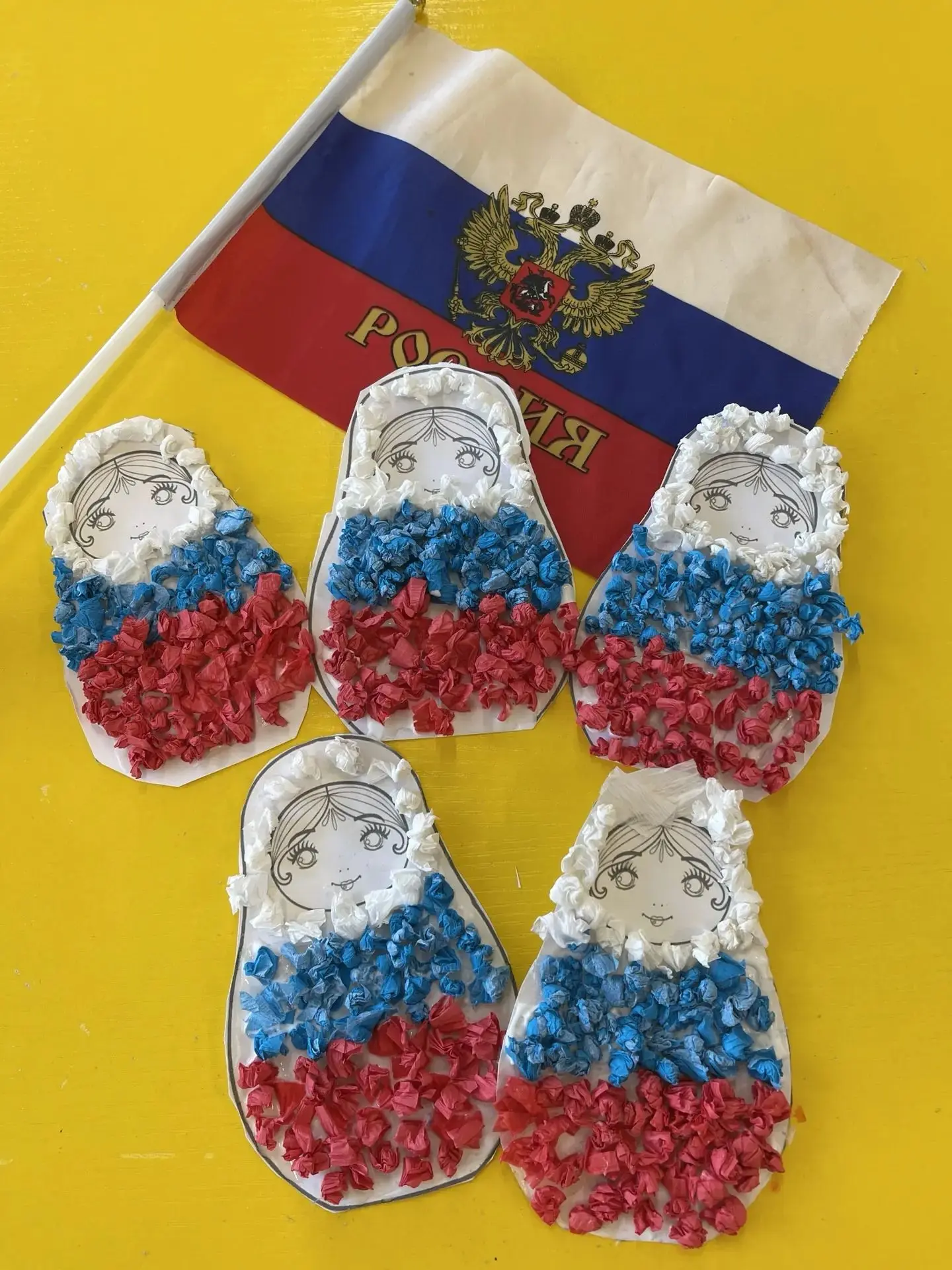 🇷🇺 «Матрёшка-триколор»: празднуем День Государственного флага России!