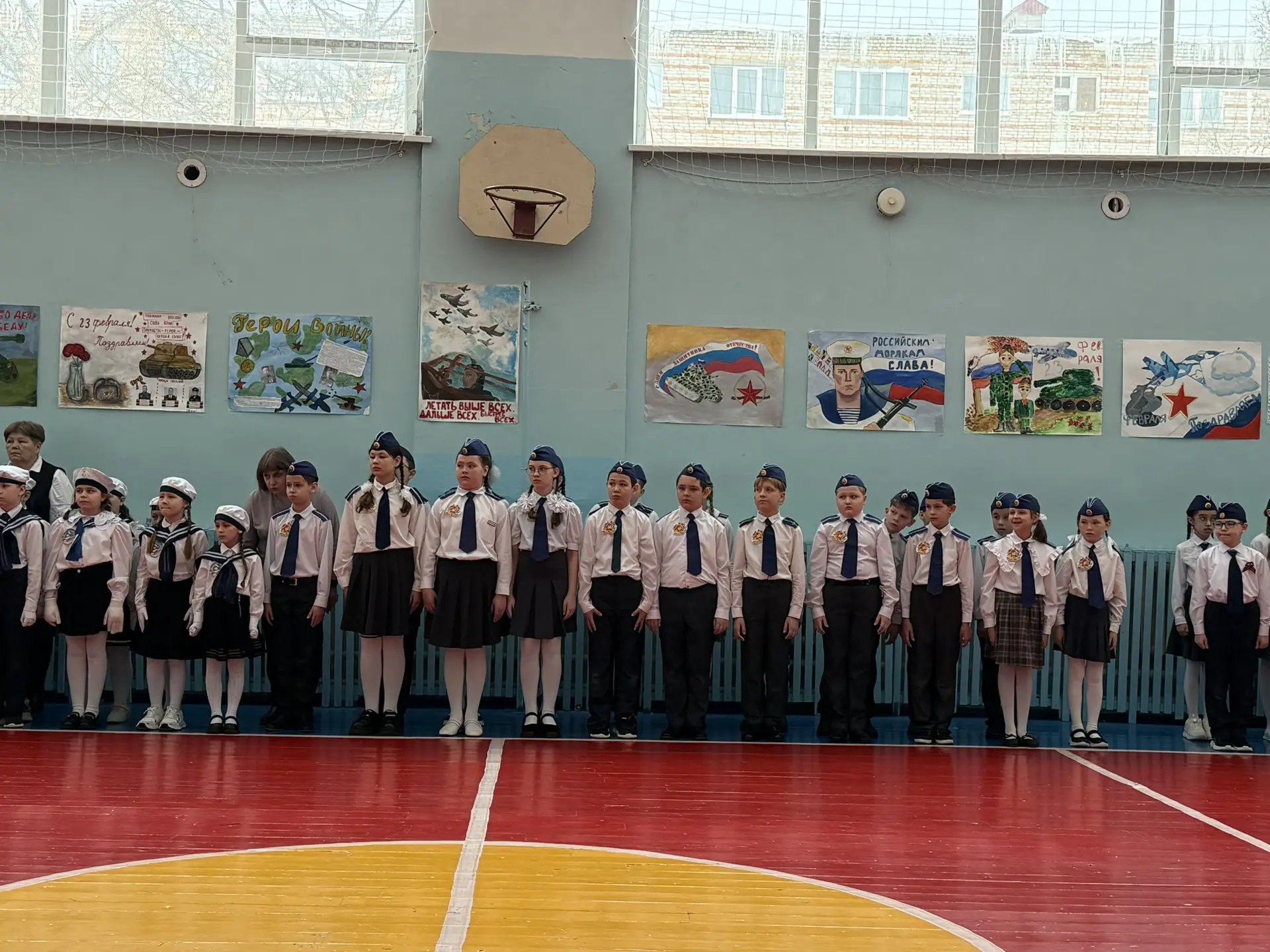3-4 классы блестяще выступили на смотре строя и песни! Ровный строй, чистое пение и отличный командн