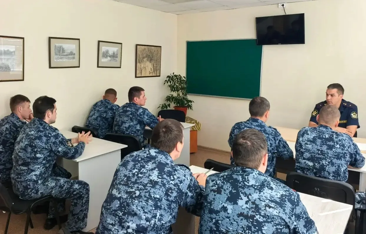 В УФСИН Чувашии определили лучшую дежурную смену УФИЦ по итогам профессионального конкурса

Сотрудни