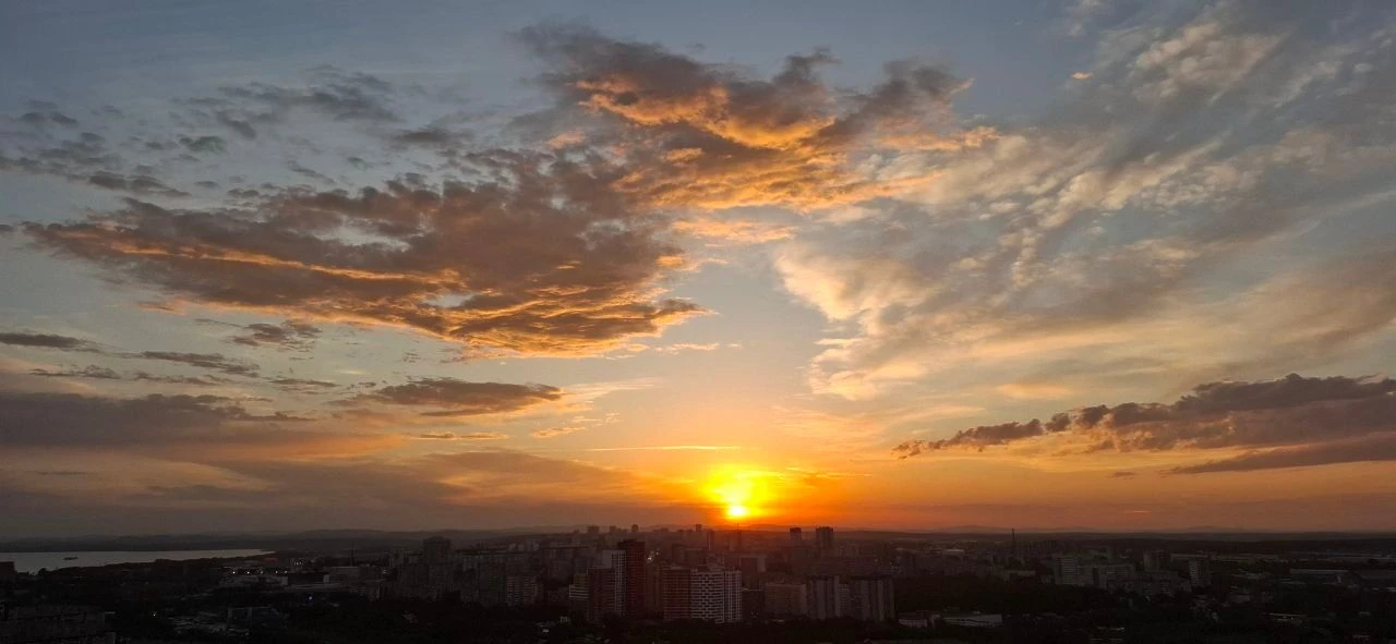 Читатели Е1 показали, какой шикарный сегодня был закат!  Ставьте ❤️ и делитесь своими снимками в ком