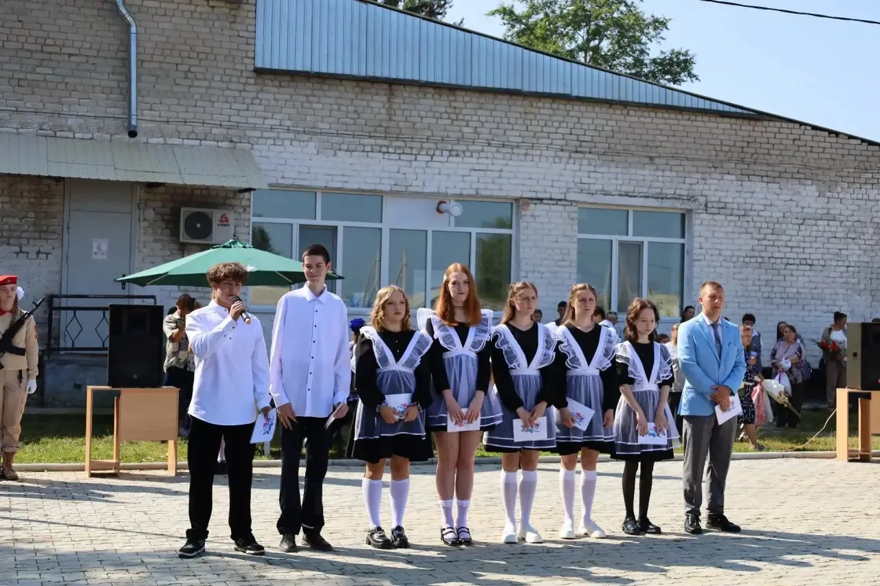🍂 Снова в школу: День знаний! Сегодня школьный двор снова наполнился смехом, музыкой и...