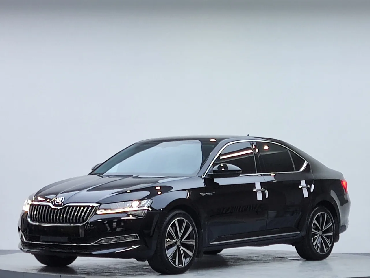 🚗 Доступен к заказу из Китая 🇨🇳

Škoda Superb 2022 TSI280 DSG Premium Edition

· 2WD, 1.4 TSI (15
