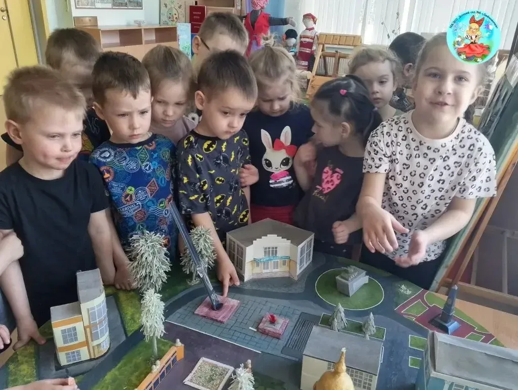 С целью формирования элементарных представлений о малой Родине-своем городе, в средней ...