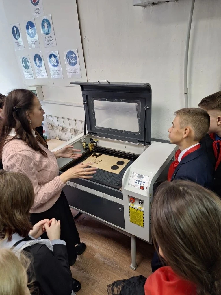 🌿Недавно ученики 6Б класса ✨побывали на увлекательной и познавательной экскурсии в лаборатории «ЭКО