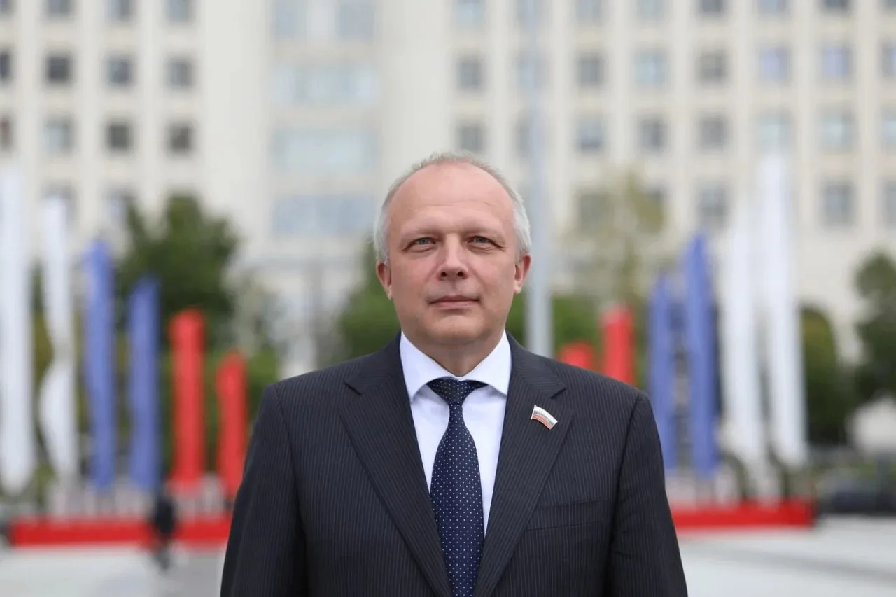 С Днем России, вологжане!

🇷🇺12 июня — это день, который объединяет всех нас: тех, кто любит свою 
