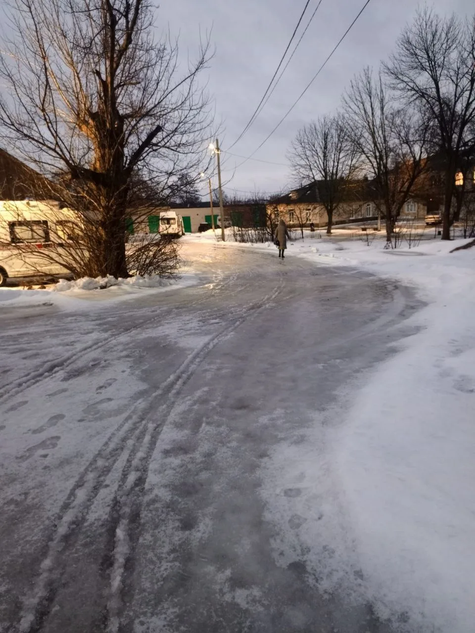 ❄️➡️🌧️ После сильных морозов внезапно пришло резкое потепление, и наш город теперь словно небольшой 