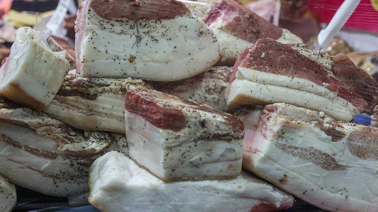 🥩Остались без белорусского сала. Россельхознадзор запретил ввоз более 43 тонн свиного шпика, которы