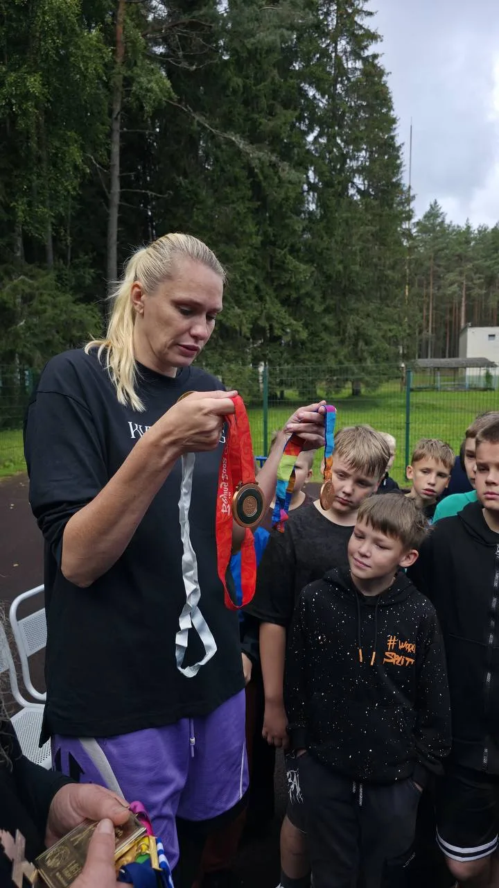 🏀 Легенда российского баскетбола провела тренировку в Тихвине