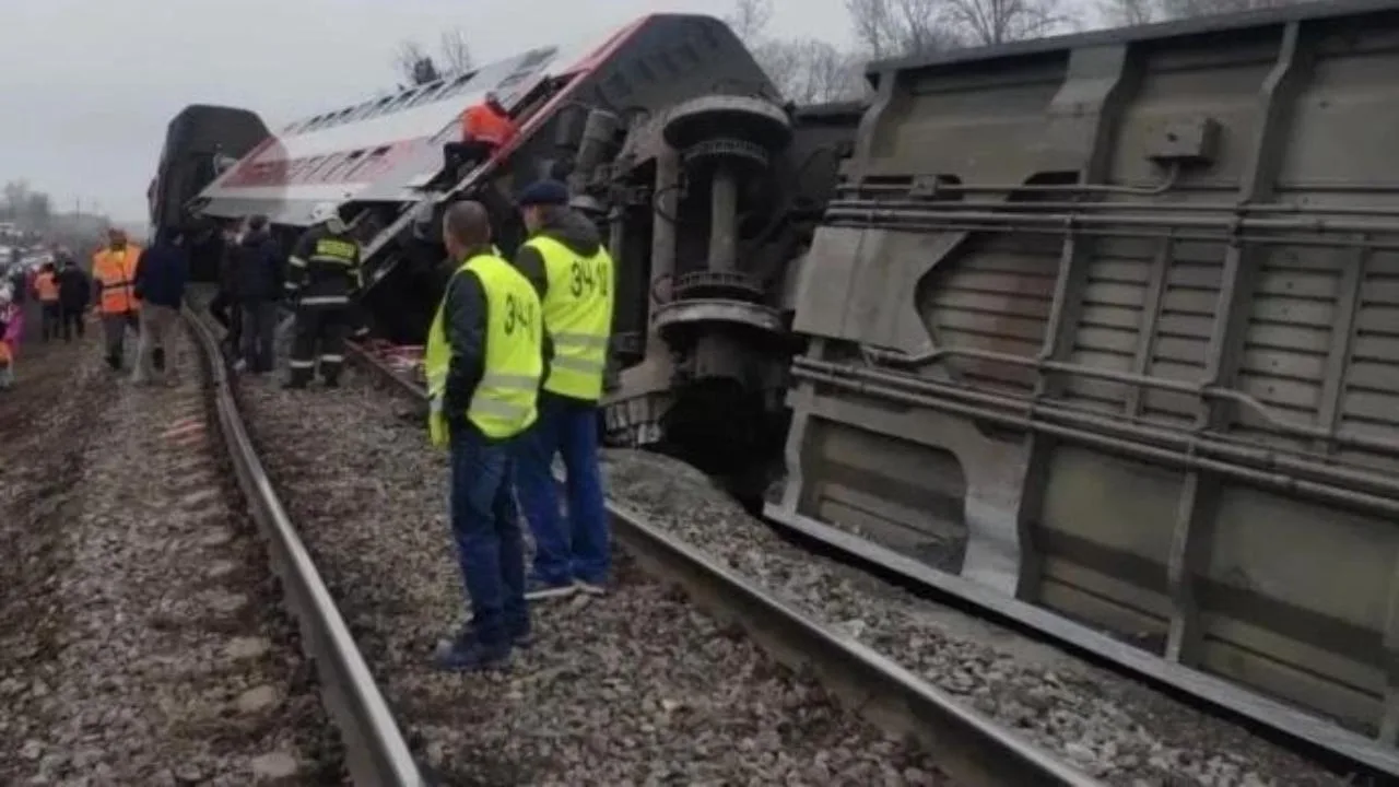 💥 В Ульяновской области пассажирский поезд сошёл с рельсов  Вчера утром, в 06:26 по московскому врем
