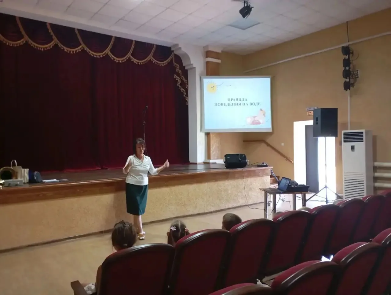 Ребята группы "Буквоешки" посетили Кировский дворец культуры, где узнали важные правила...