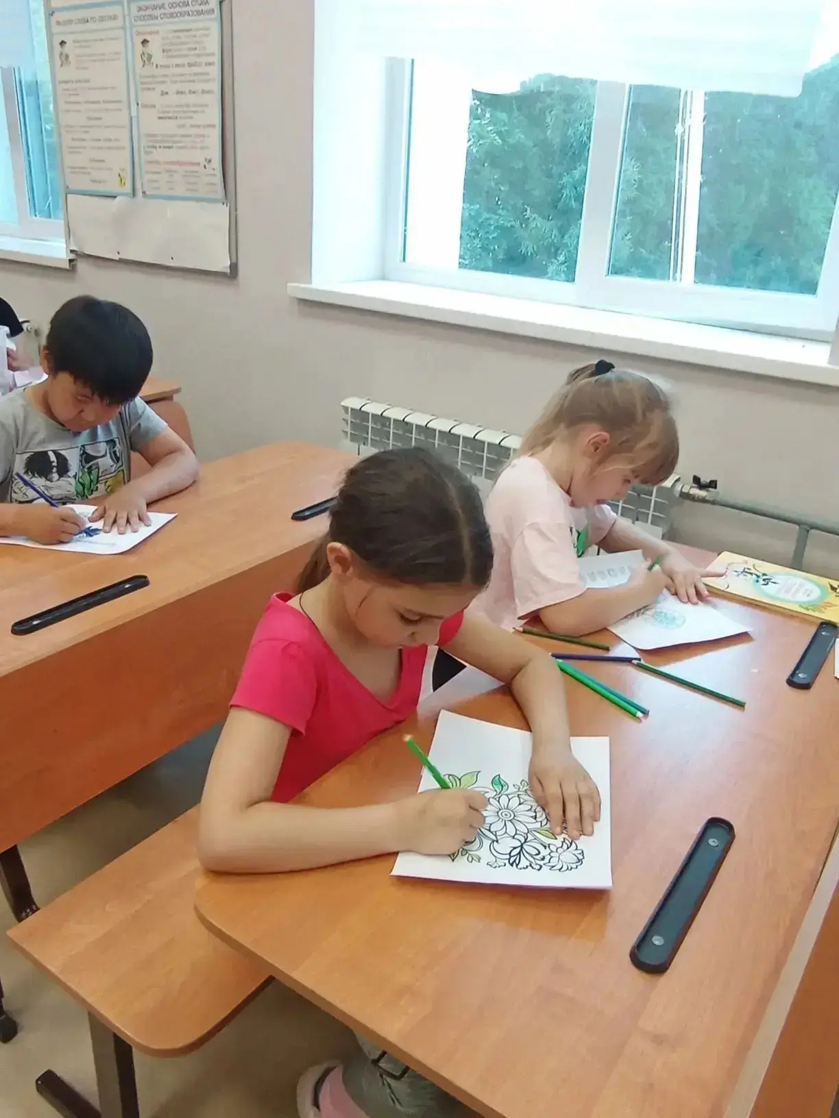 Лица Дружбы 🤝
Сегодня в нашем пришкольном лагере  прошел Флешмоб "Цветы России". 🎨 Это было не про