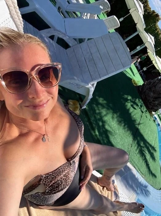 Светлана Пермякова показала фигуру в купальнике после похудения на 25 килограммов.

Актриса поделила