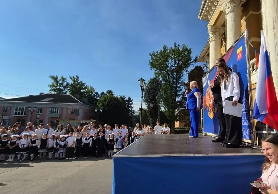 С Днём знаний! В Первомайском дан старт новому учебному году 🍁🎓