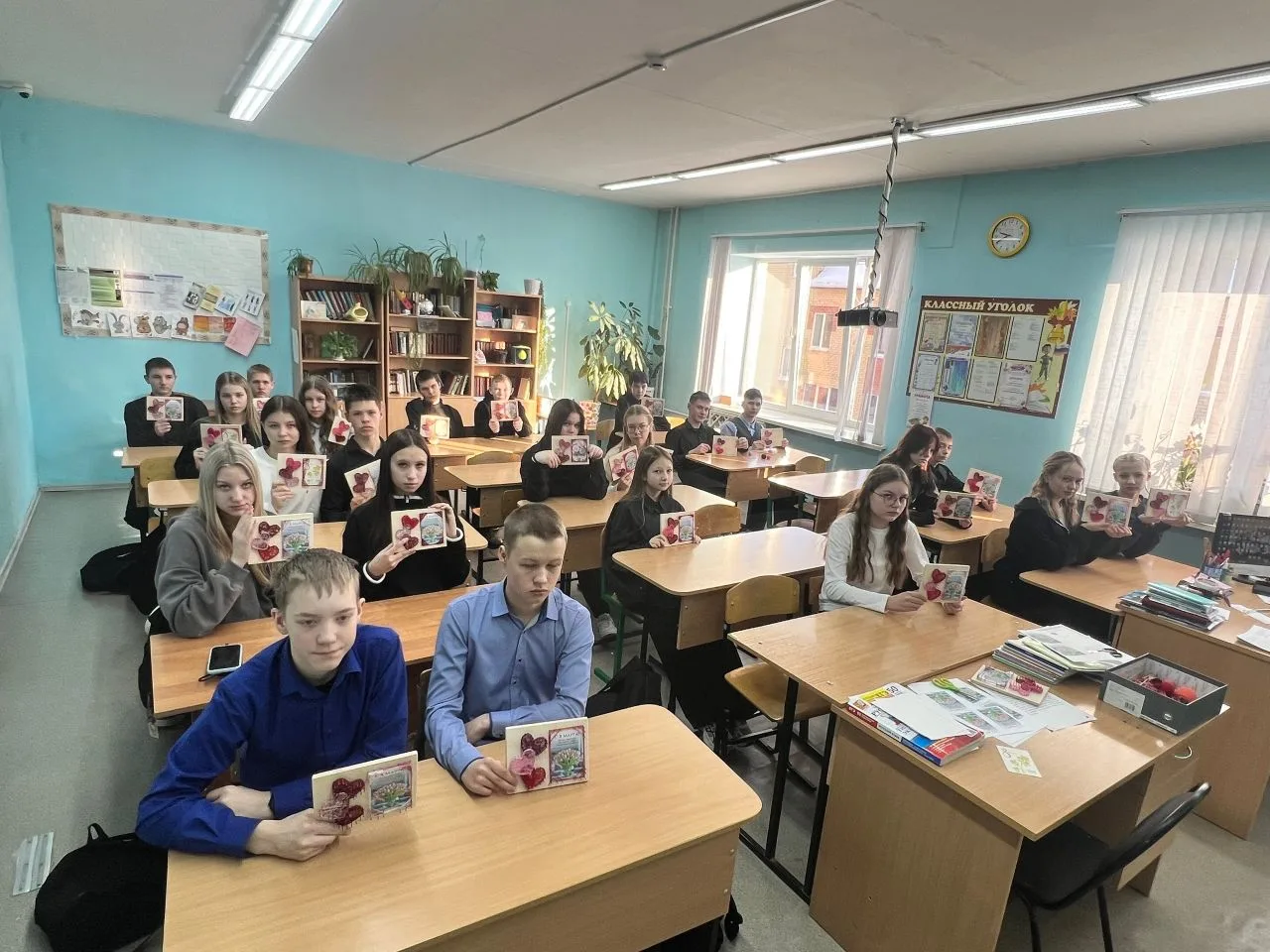 📌Учащиеся 8А класса к 8 марта приготовили подарки мамам. Мероприятие стало возможным б...