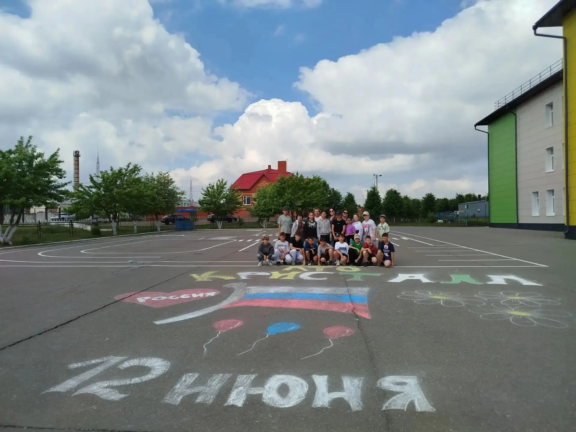 12 июня, наш лагерь труда  и отдыха превратился в центр патриотического духа и праздничного настроен