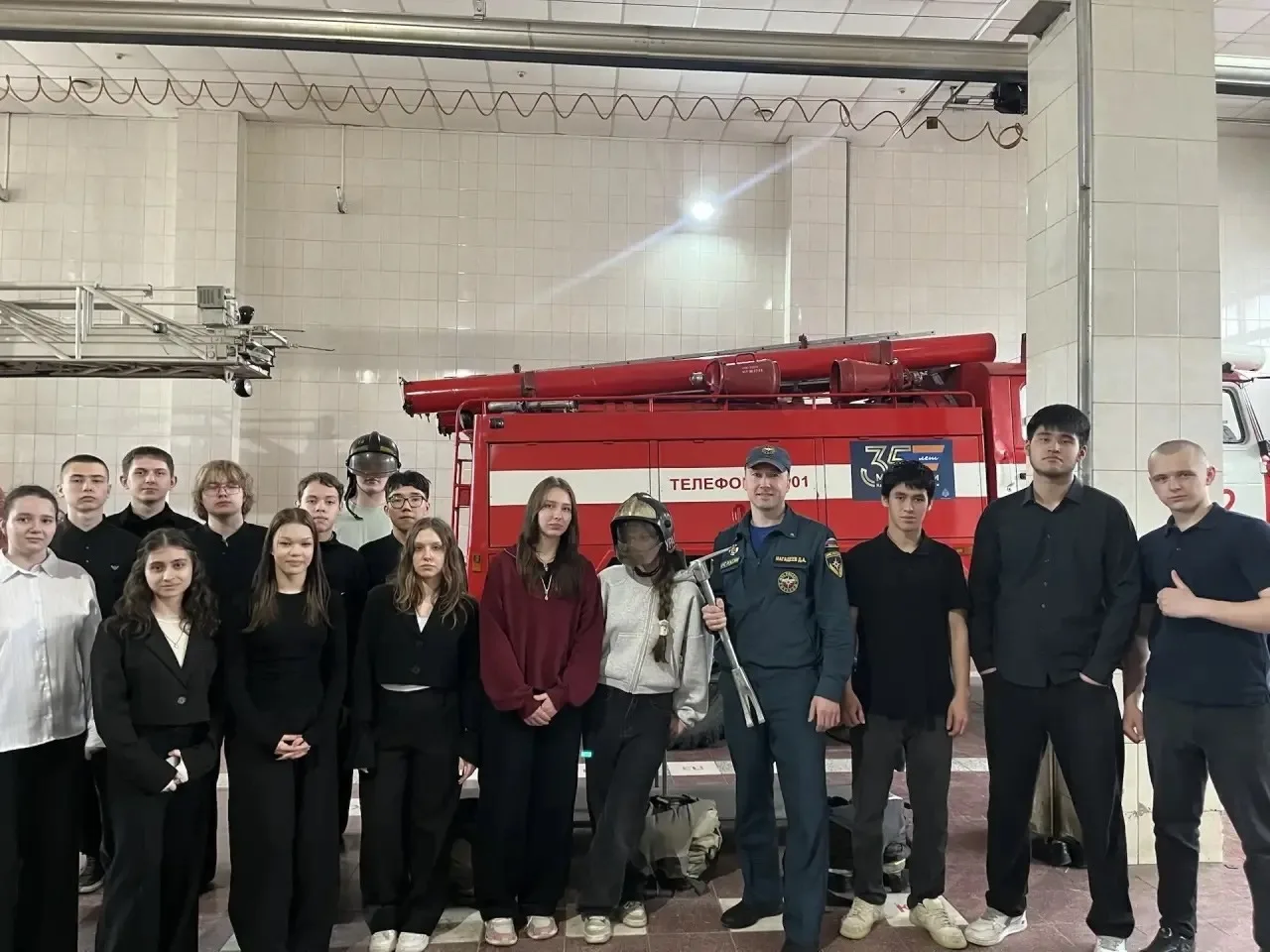 #Профориентация   👩‍🚒НА ЭКСКУРСИИ В ПОЖАРНОЙ ЧАСТИ👩‍🚒  Ученики 10б класса  побывали на экскурсии в п