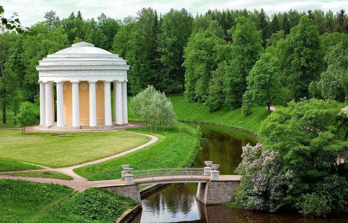 🌳Павловский парк закроют для посетителей с 15 по 17 июля из-за разрушительного урагана. 

Специалис