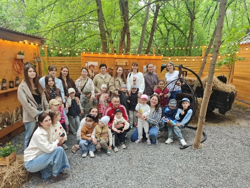 Утро выходного дня у  ребят из группы «Ягодка» началось в Альпак🦙 парке. Этот уютный у...