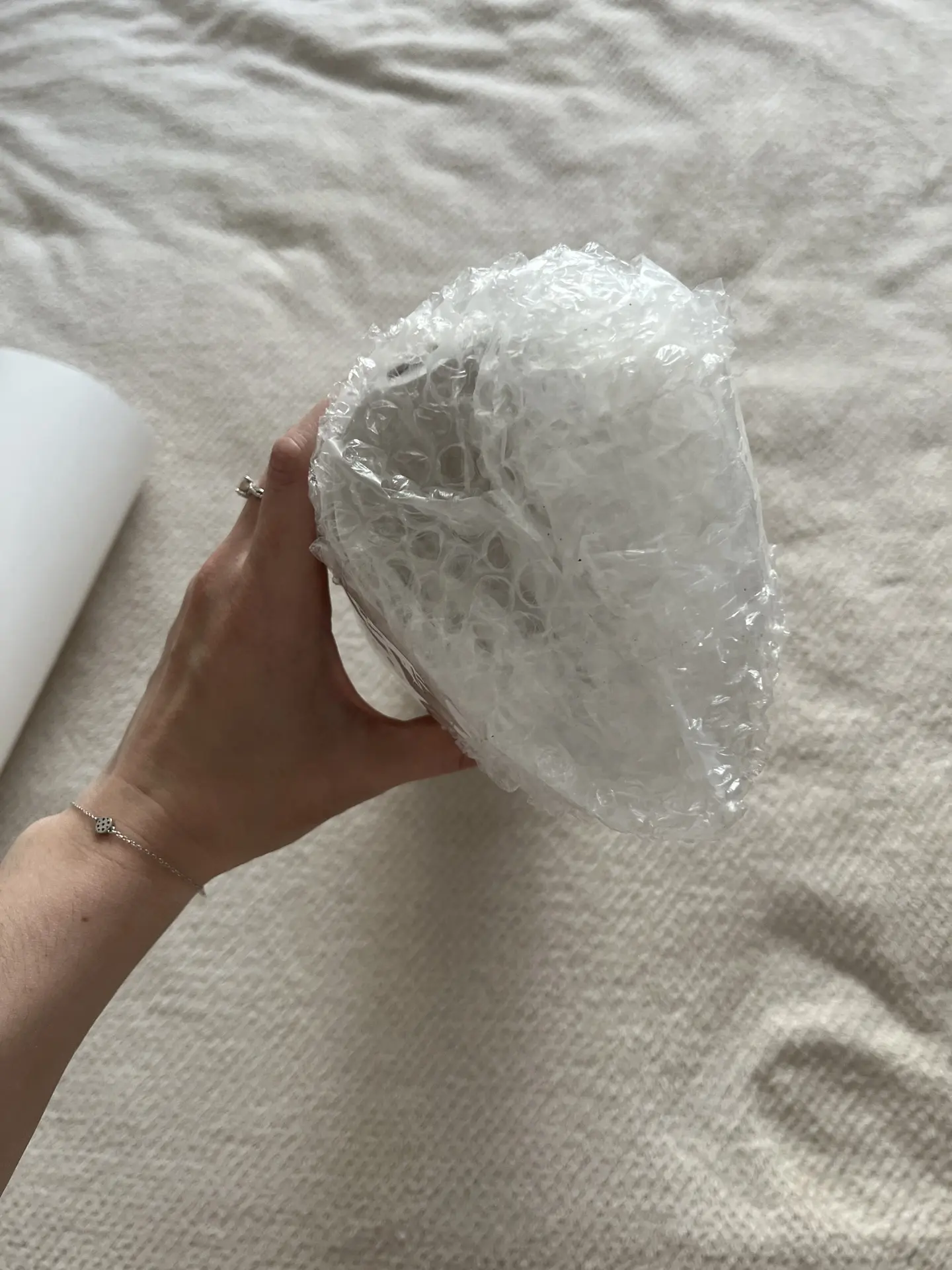 Трындец…мне плакать хочется😭😭😭😭😭

Ну почему??? Что ж это за продавец такой?! Очень обидно, что 