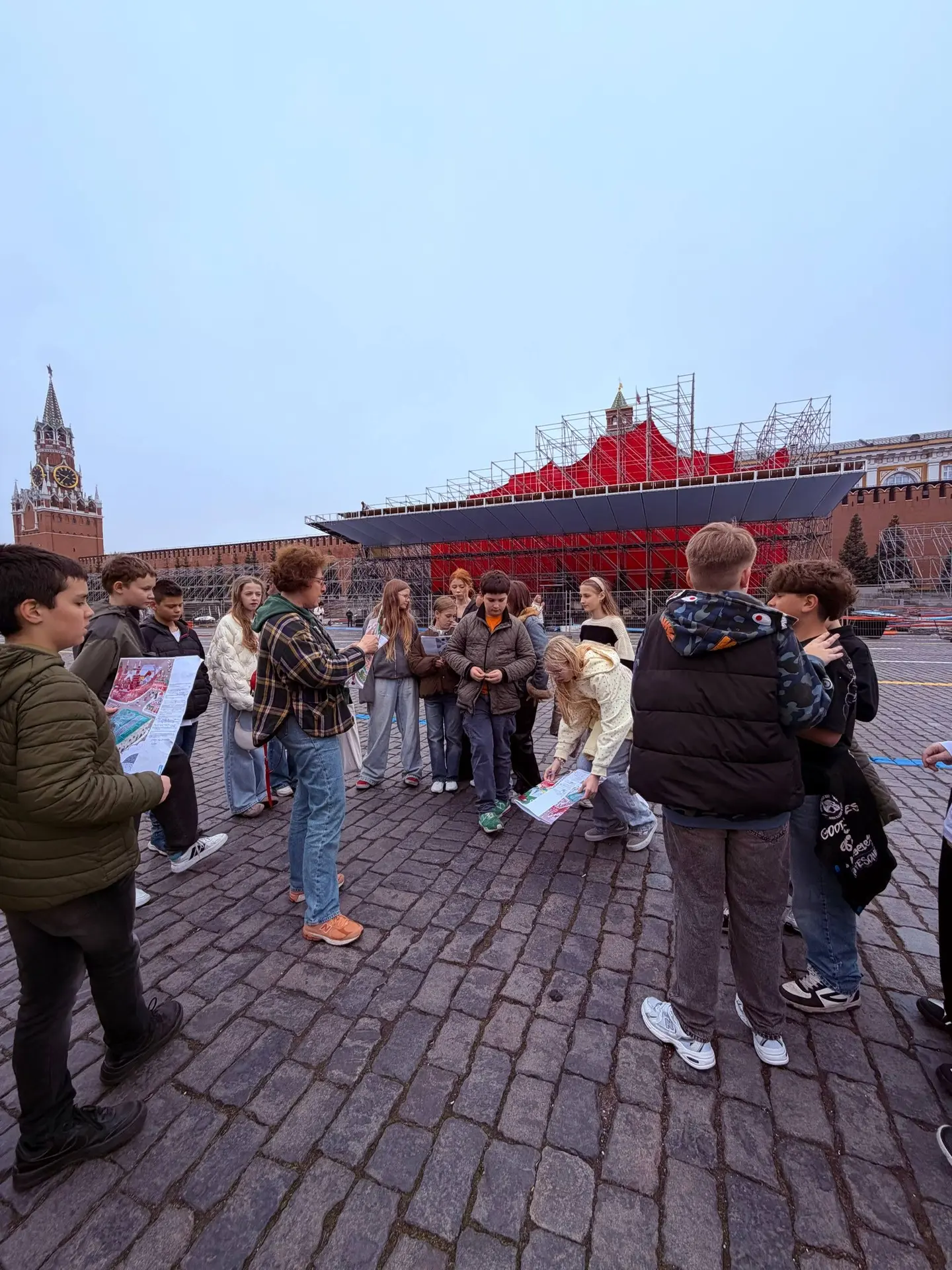 🇷🇺 Из учебника — прямо на брусчатку! 🇪🇸  На этой неделе ученики 5 «Д» класса совершили небольшое пут